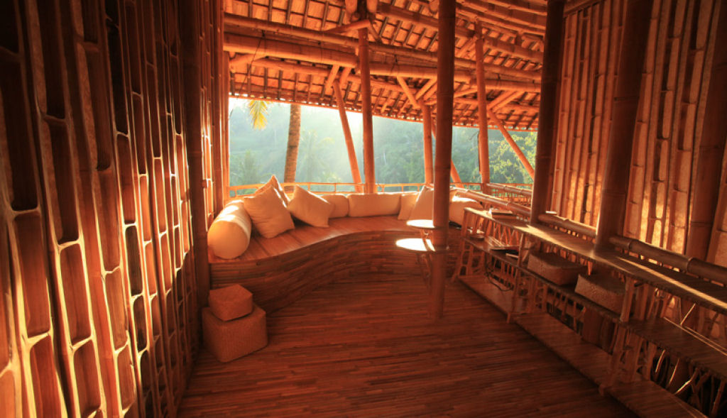 Incrvel hotel feito integralmente de bambu em Bali 18