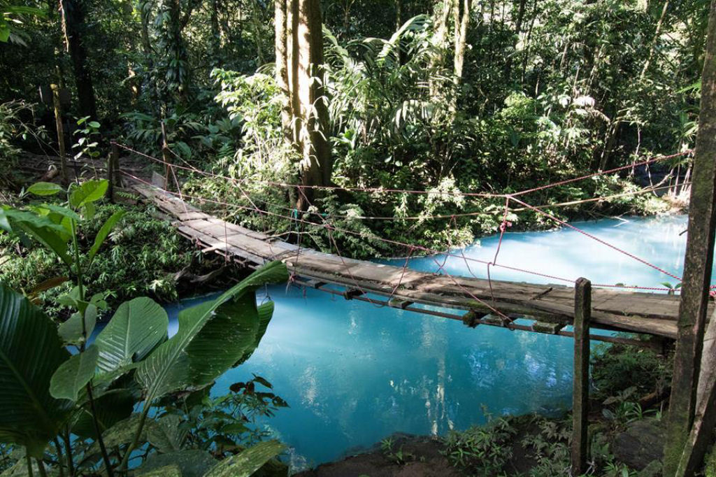 O Rio Celeste da Costa Rica, uma ilusão óptica natural