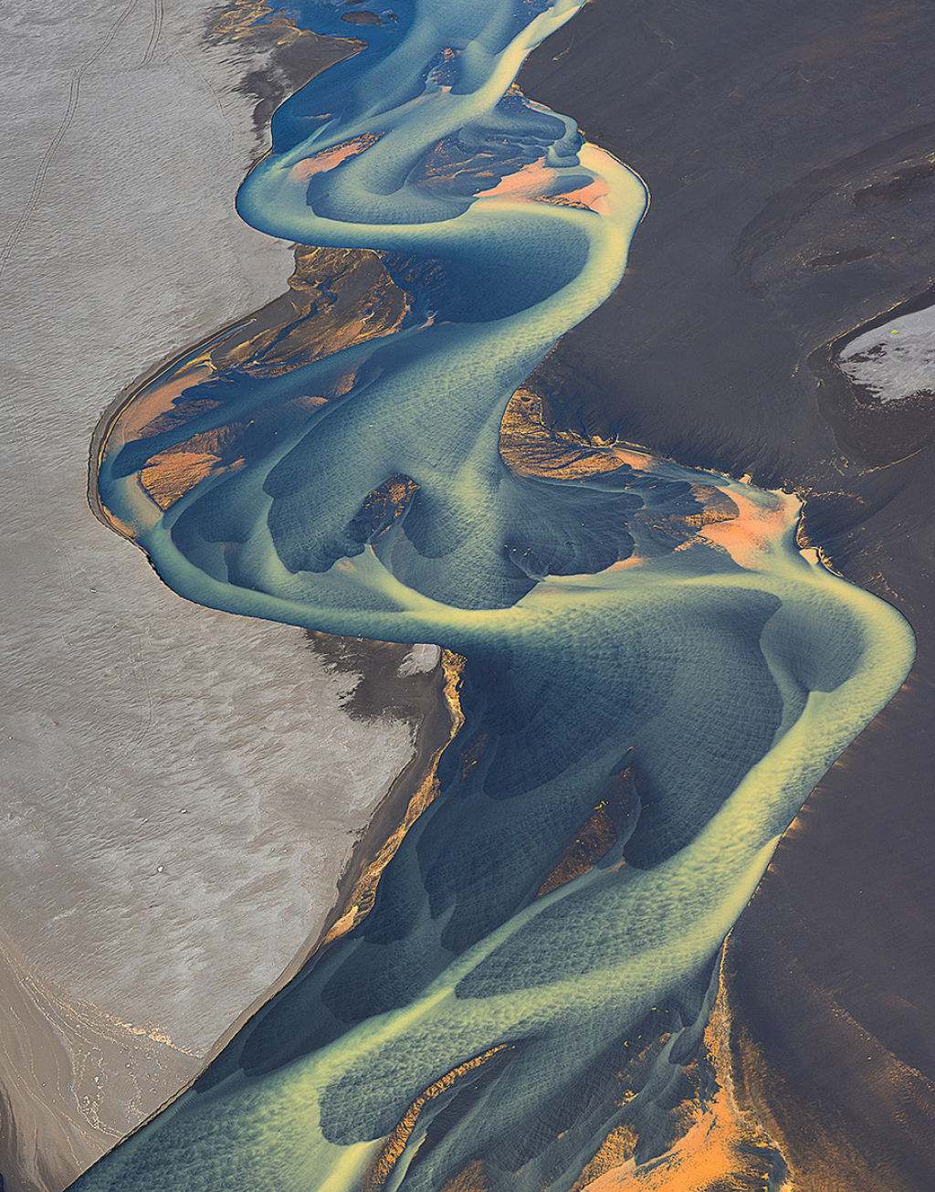 Fotos aéreas espetaculares de rios vulcânicos da Islândia 01