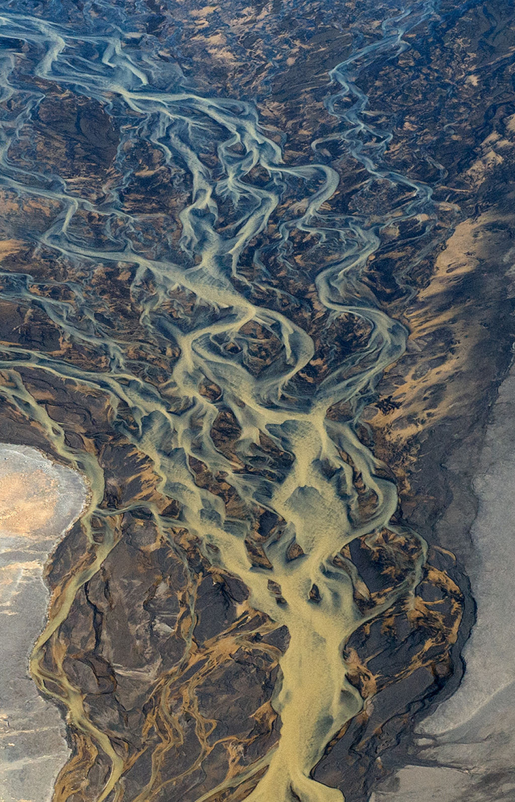 Fotos aéreas espetaculares de rios vulcânicos da Islândia 17