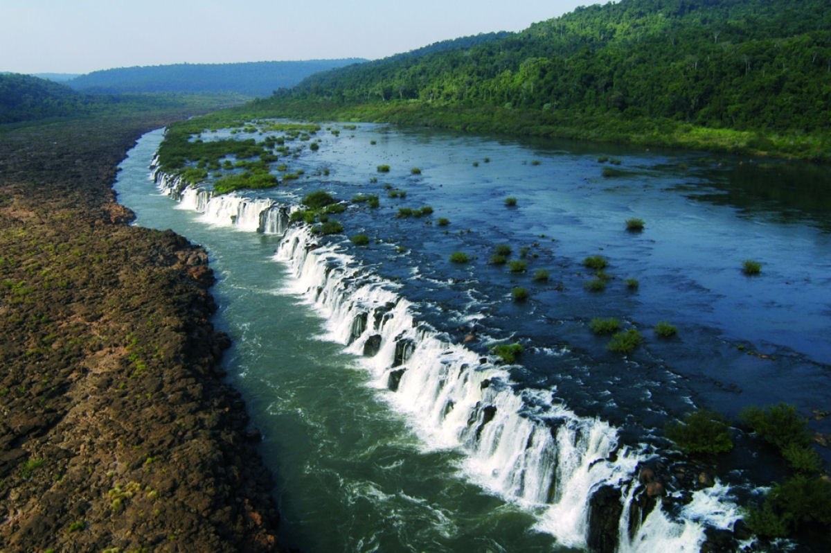 Salto do Iucum: a cachoeira de 3 km que corre paralela ao rio 01