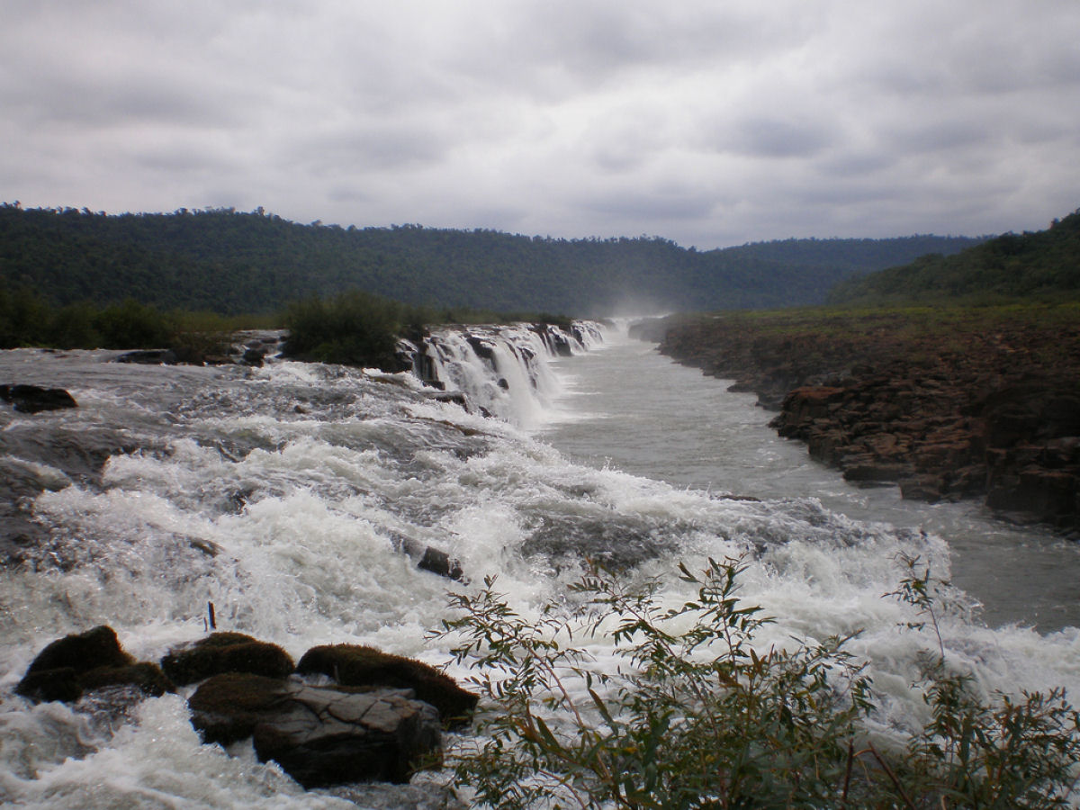 Salto do Iucum: a cachoeira de 3 km que corre paralela ao rio 03