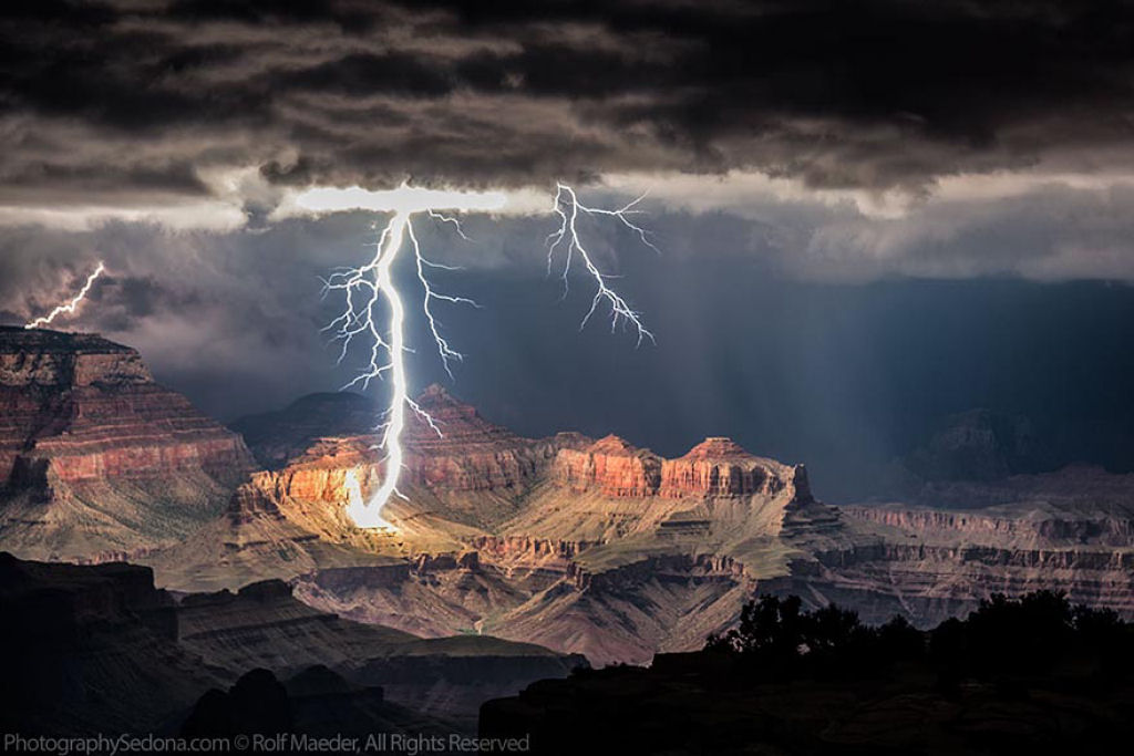 Fotógrafo captura tempestades elétricas poderosas sobre o Grand Canyon 01