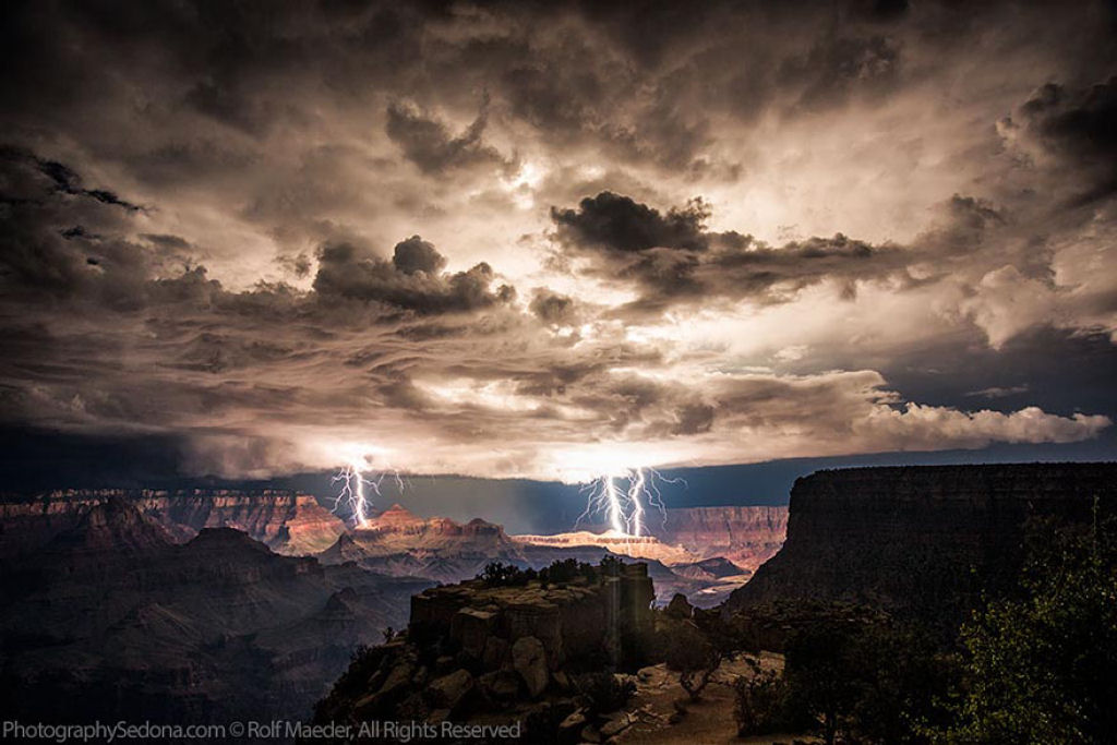 Fotógrafo captura tempestades elétricas poderosas sobre o Grand Canyon 02