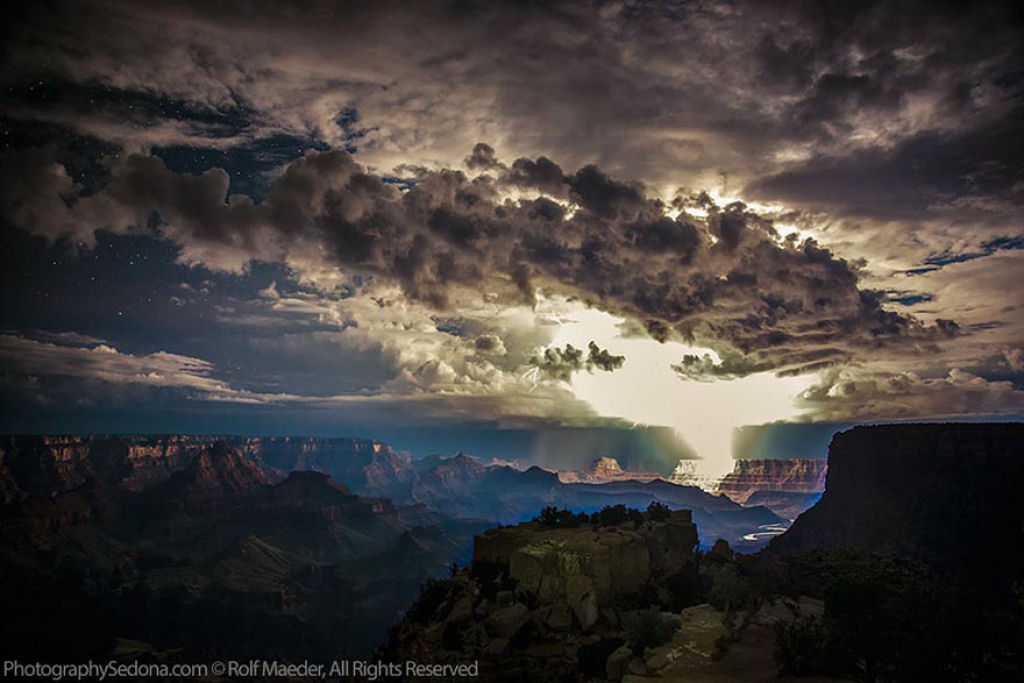 Fotógrafo captura tempestades elétricas poderosas sobre o Grand Canyon 04