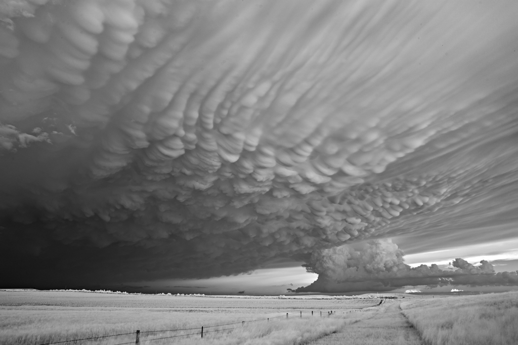 As sinistramente incrveis fotos de tempestades em preto e branco de Mitch Dobrowner 04