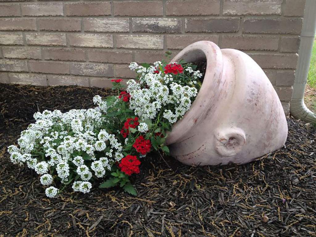 23 vasos que derramaram suas flores transformando-as em arroios de pintura 10