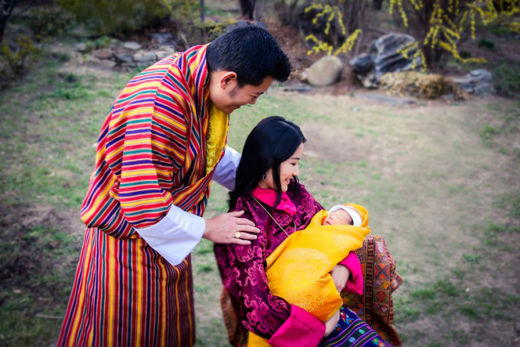 Buto, o pas mais ecolgico do mundo, celebra o nascimento de seu prncipe plantando 108.000 rvores 07
