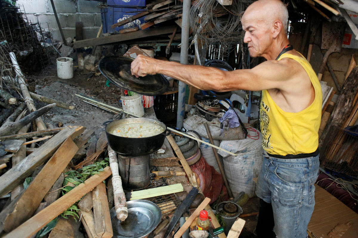 Retratos da escassez: no pas do petrleo, venezuelanos cozinham com lenha por falta de gs 06