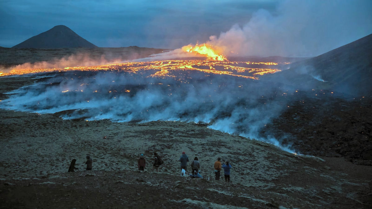 Imagens incrveis de drone mostram a ltima erupo do vulco Fagradalsfjall, na Islndia