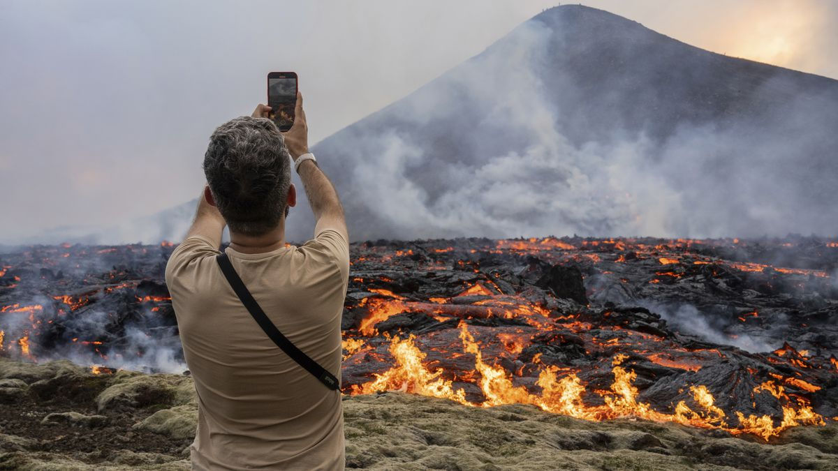 Imagens incrveis de drone mostram a ltima erupo do vulco Fagradalsfjall, na Islndia