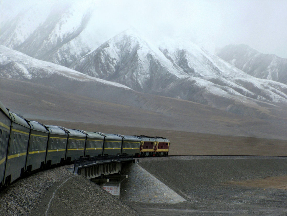 Alguns trechos da Ferrovia Qinghai-Tibete so to altos que os vages tm suprimento de oxignio para cada passageiro