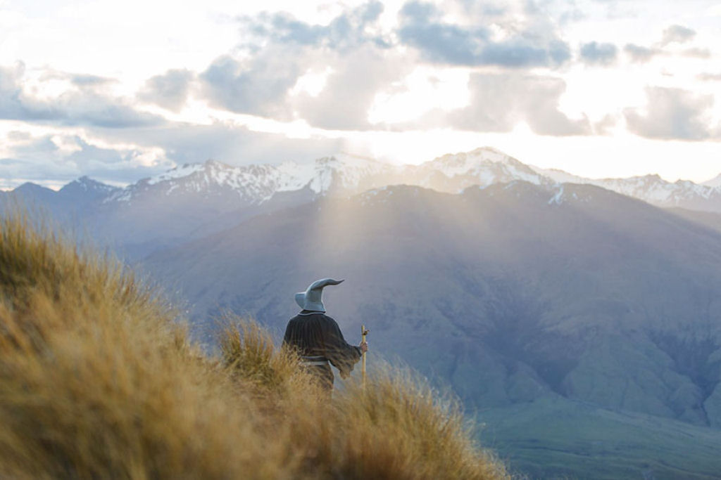 Fotógrafo viaja pela Nova Zelândia com cosplay de Gandalf e suas fotos são épicas 16