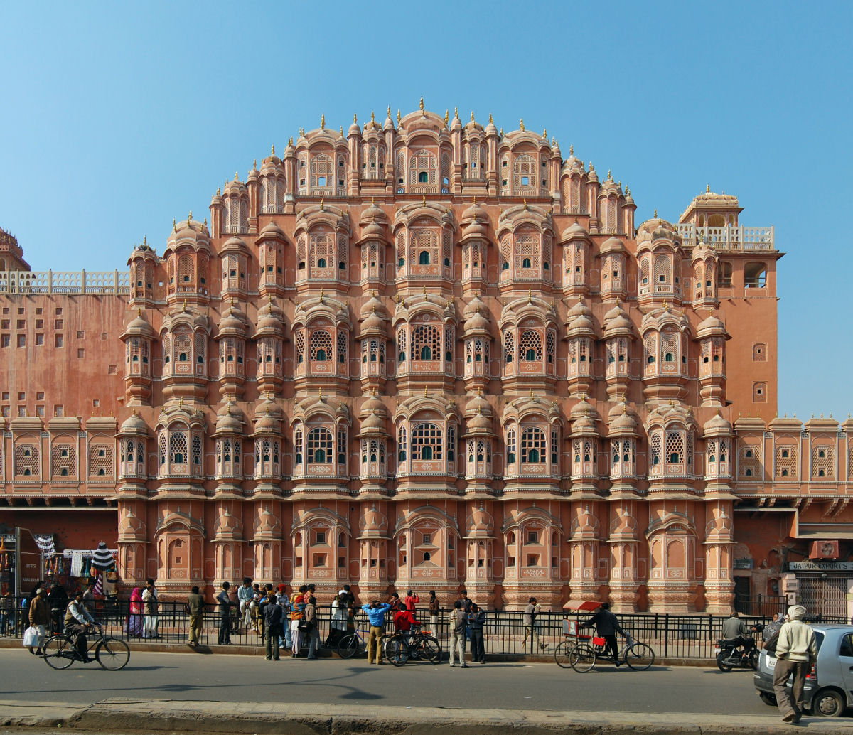 O palácio indiano que tem 953 janelas