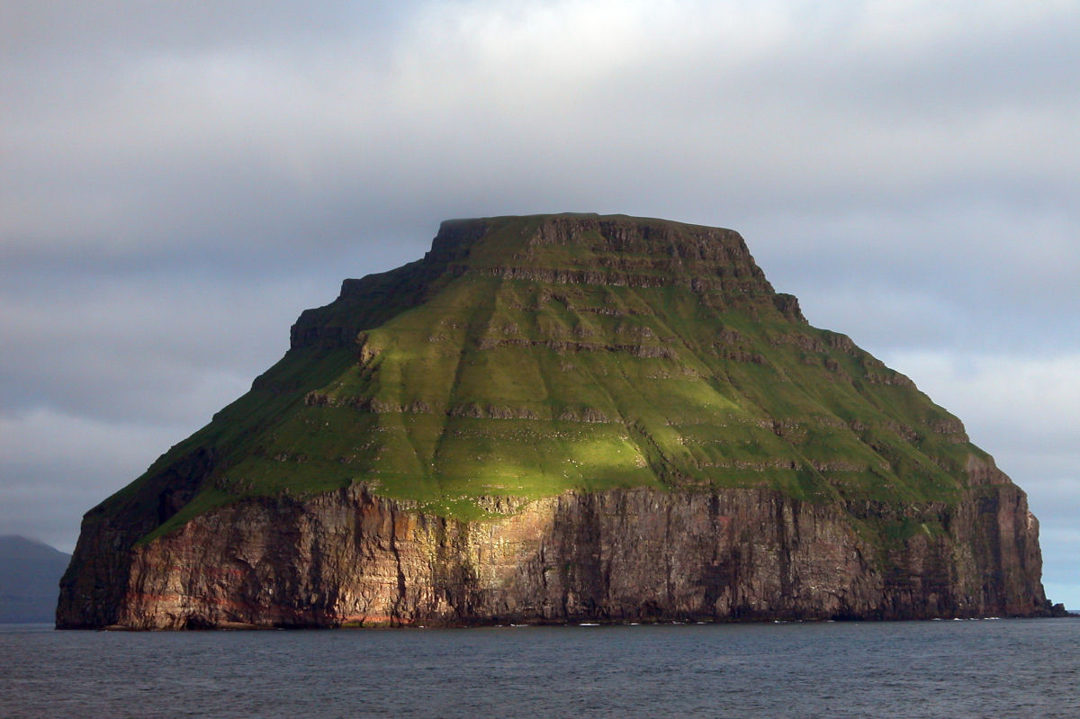 Lítla Dímun, a ilha dinamarquesa desabitada que só pode ser acessada por escalada
