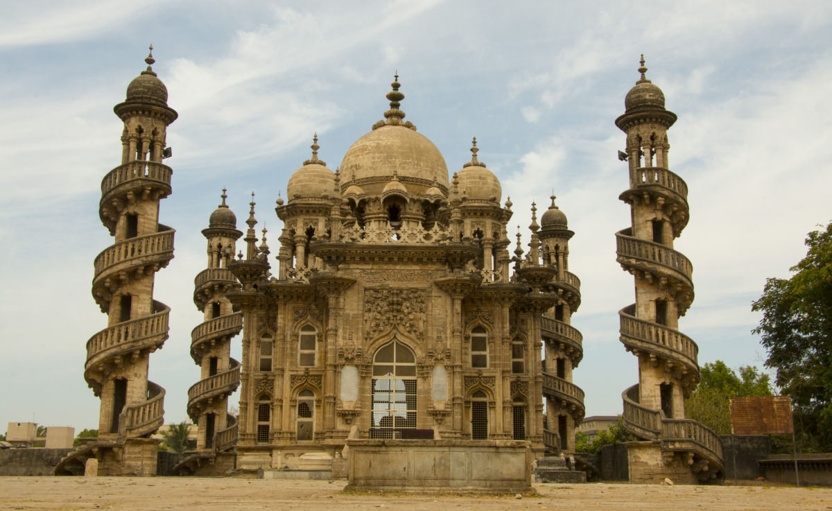 Palácio Mahabat Maqbara, um exibição requintada de arte e arquitetura