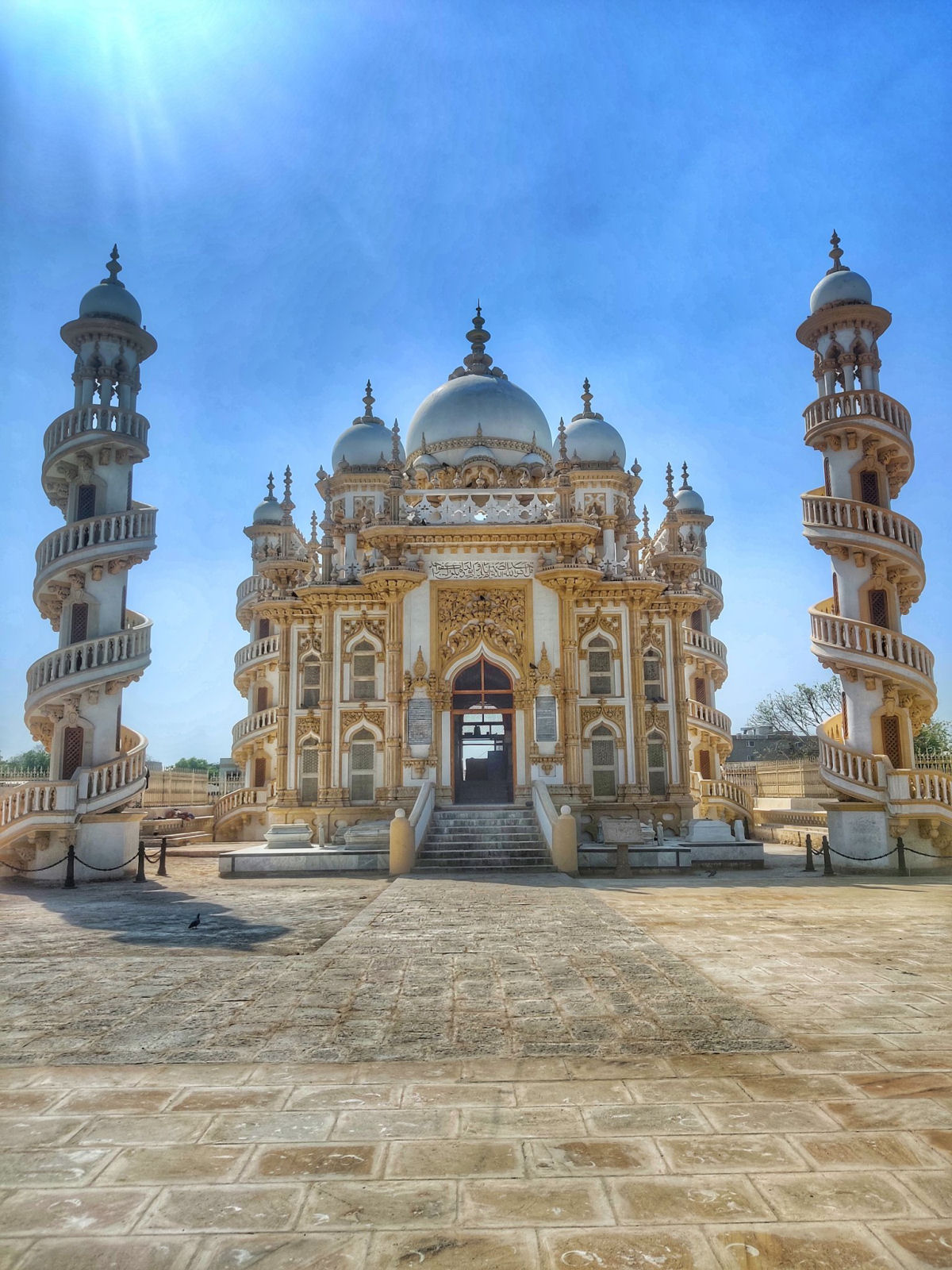 Palácio Mahabat Maqbara, um exibição requintada de arte e arquitetura