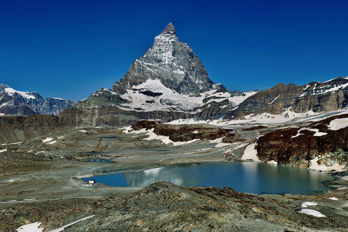 Impressionante filmagem 5K sobre o cume do Matterhorn