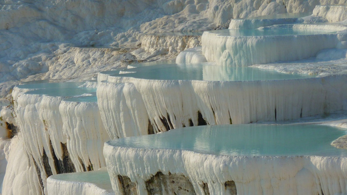 Pamukkale, a maravilha geolgica que contm parte da histria climtica e tectnica do nosso planeta