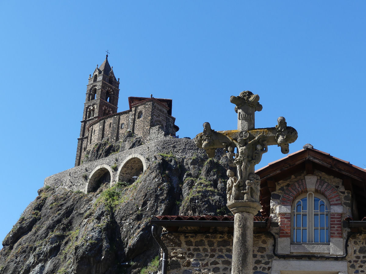 Saint Michel d'Aiguilhe: a capela constru�da sobre um plugue vulc�nico