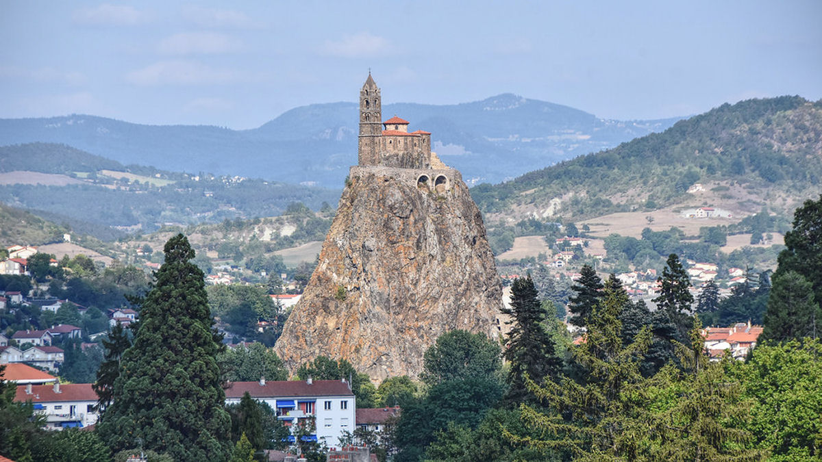 Saint Michel d'Aiguilhe: a capela constru�da sobre um plugue vulc�nico