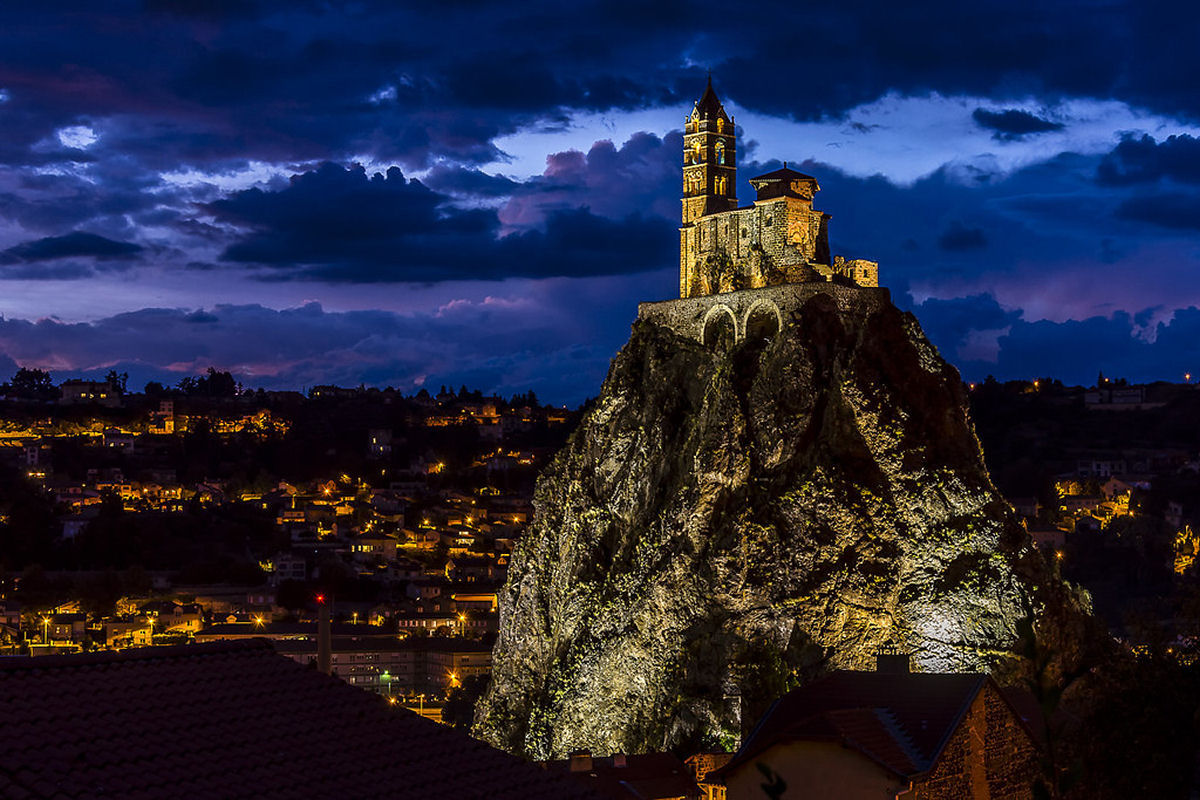 Saint Michel d'Aiguilhe: a capela constru�da sobre um plugue vulc�nico