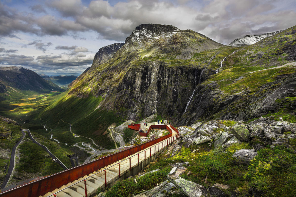 A espetacular rota cnica da rodovia Trollstigen, na Noruega