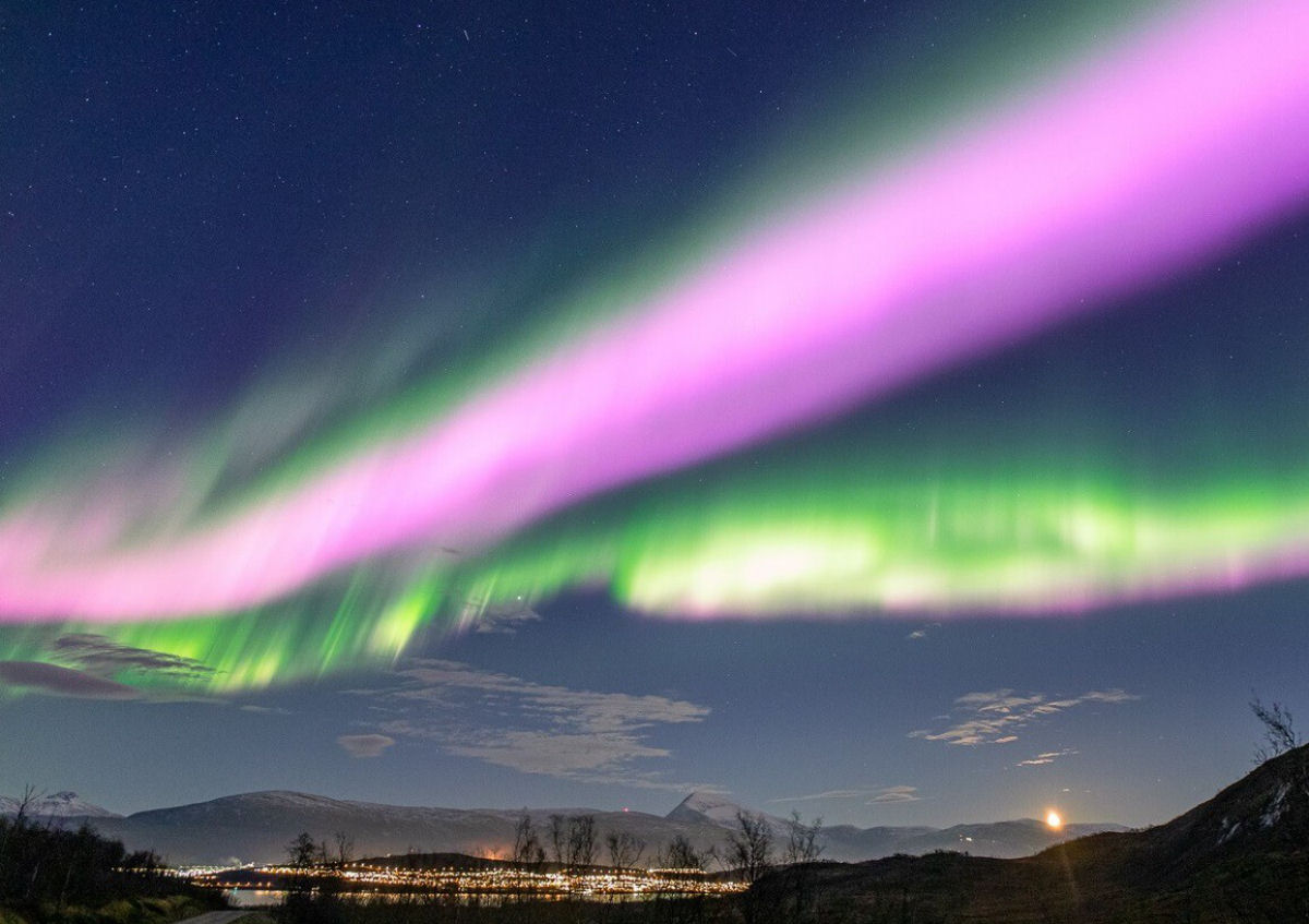 Luzes do norte rosas: o fenmeno raro que tomou conta dos cus da Noruega