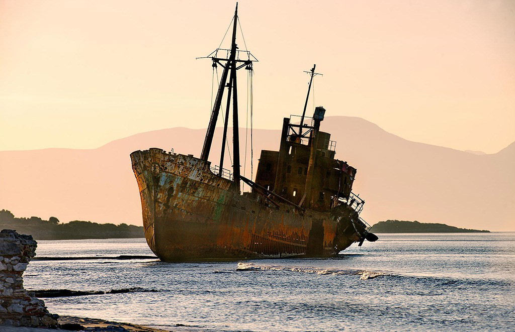 Navios fantasmas, as paisagens buclicas de navios abandonados 08