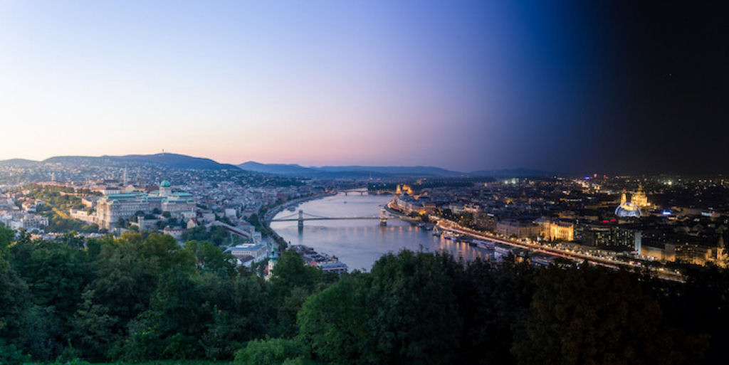 Impressionantes fotos transitórias do dia para a noite de marcos históricos e arquitetônicos de Budapeste 03