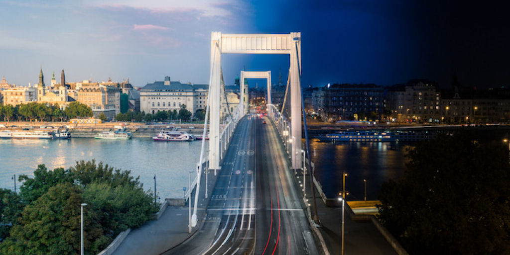 Impressionantes fotos transitórias do dia para a noite de marcos históricos e arquitetônicos de Budapeste 07