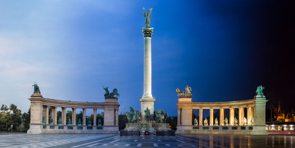 Impressionantes fotos transitórias do dia para a noite de marcos históricos e arquitetônicos de Budapeste 09