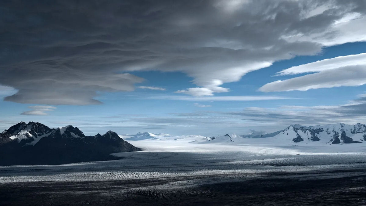 O campo de gelo da Patagnia  uma das maiores geleiras no polares da Terra
