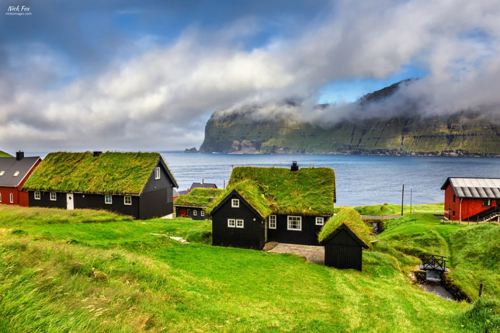 10 casas escandinavas com telhados verdes que parecem sacadas de um conto 06