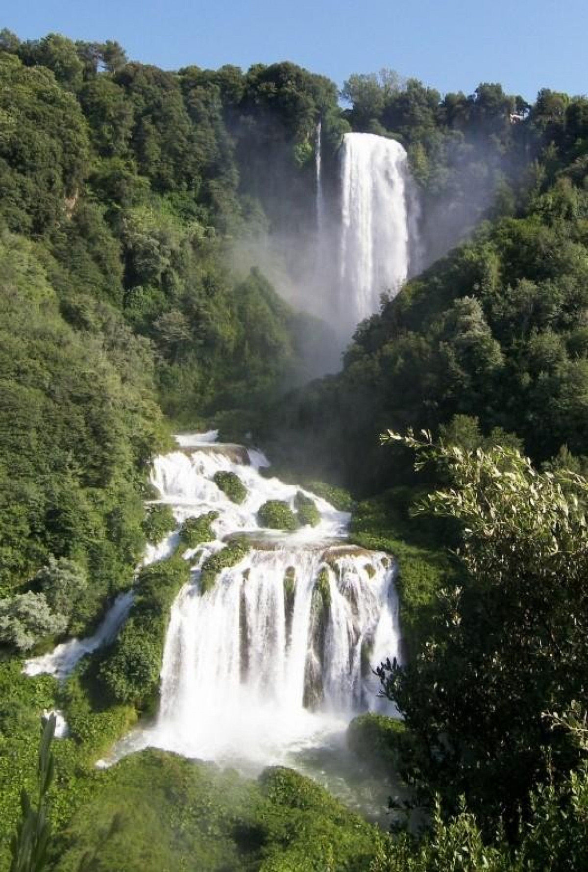 Criada pelos romanos em 271 a.C, Mármore, a cachoeira artificial mais alta do mundo