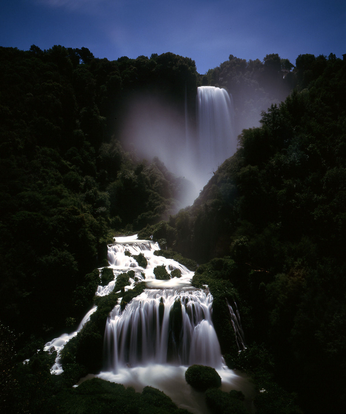 Criada pelos romanos em 271 a.C, Mármore, a cachoeira artificial mais alta do mundo