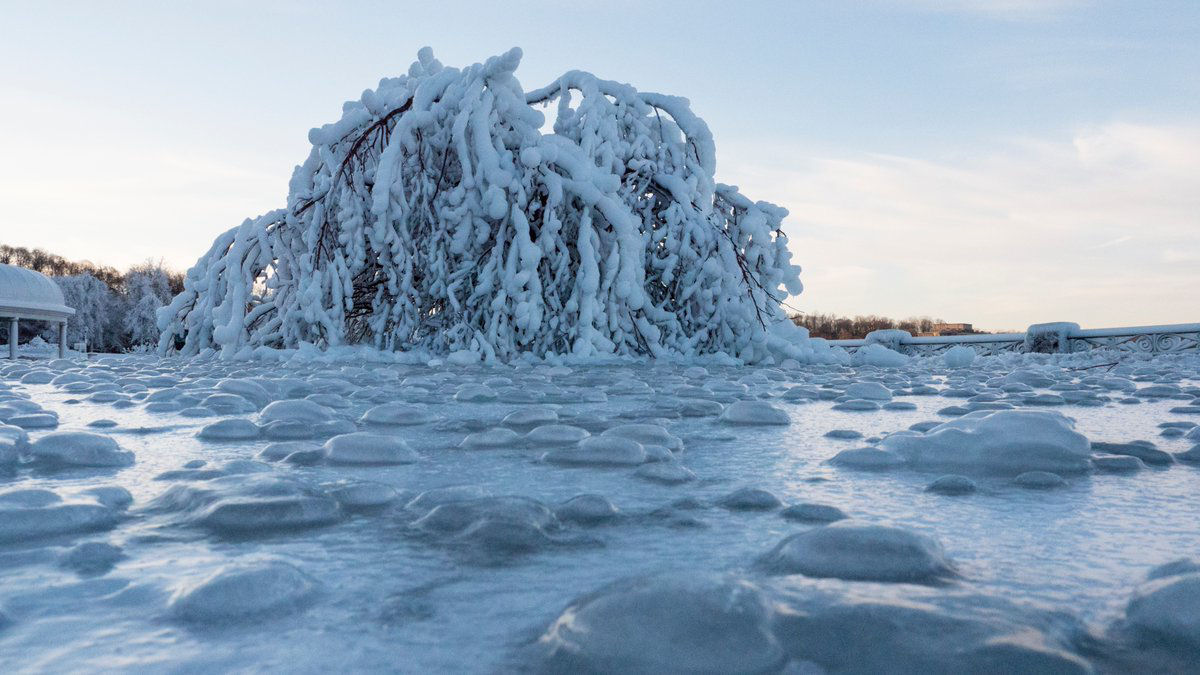 Onda de frio congelou parte das cataratas do Niagara, e as fotos parecem coisa do fim do mundo 11