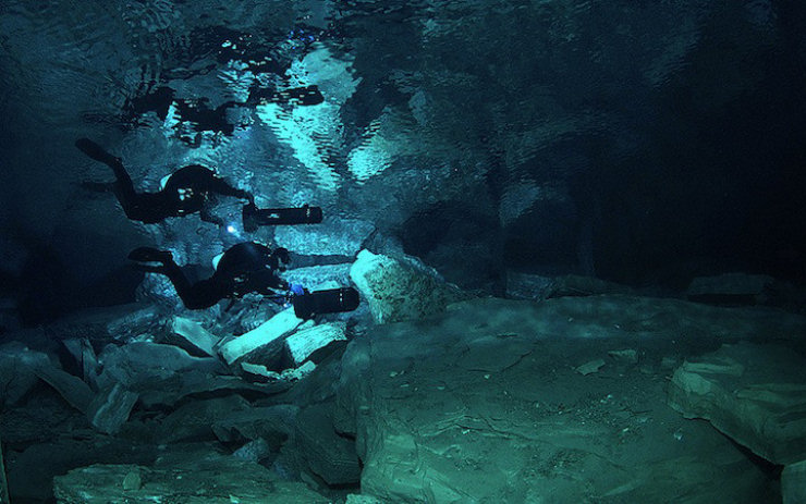 A maior caverna subaqutica da Rssia 01