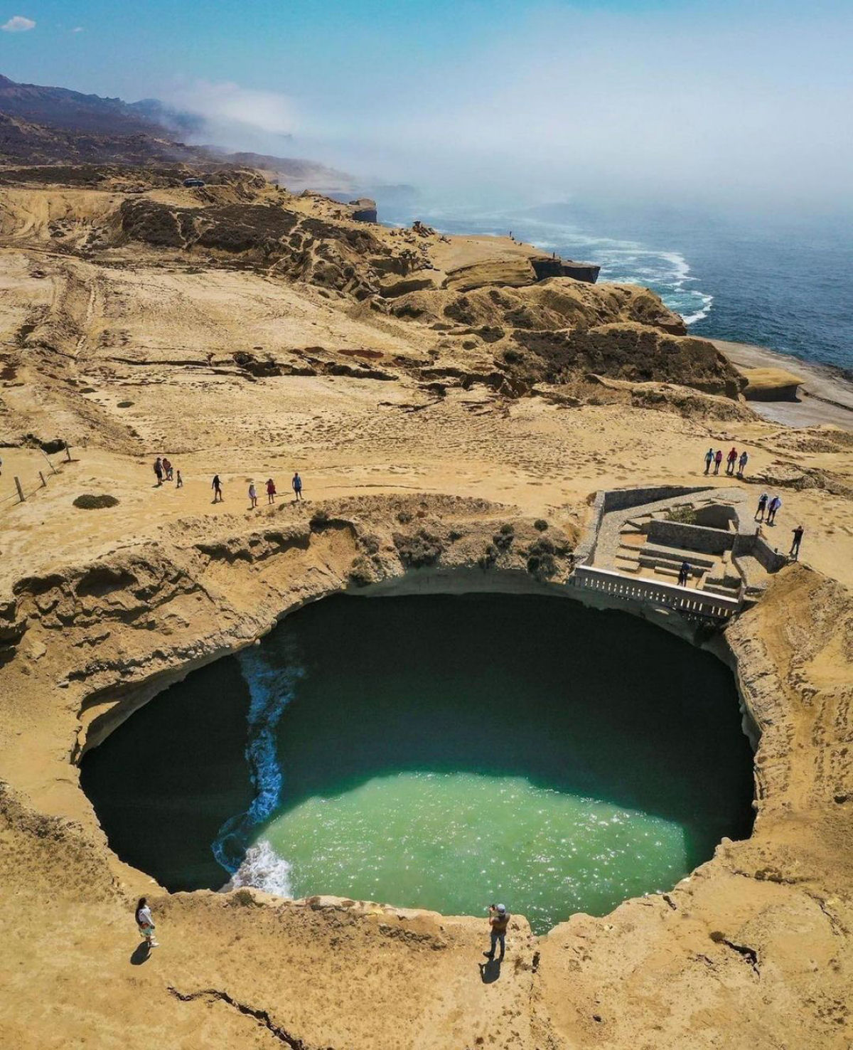 La Lobera, enorme buraco d para uma praia subterrnea povoada de focas