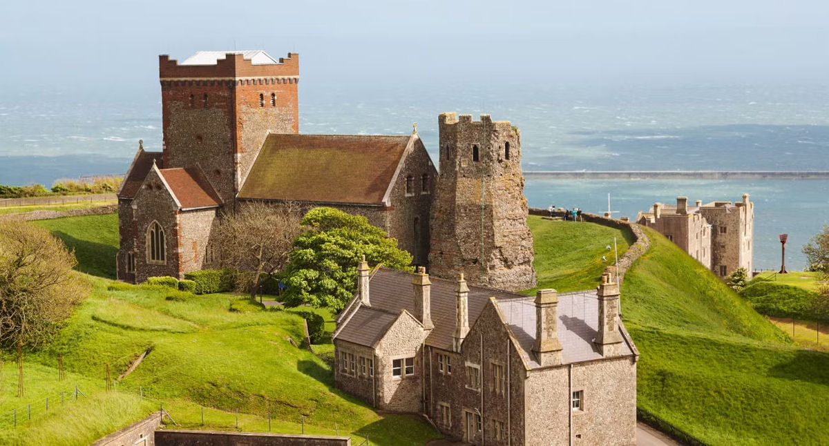 Farol de Dover: um dos �ltimos far�is romanos ainda existentes no mundo