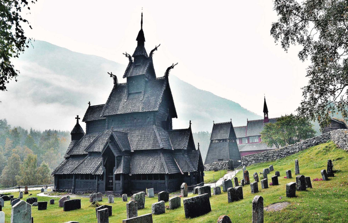 A bela igreja de madeira construída sem um único prego em Borgund, na Noruega 03