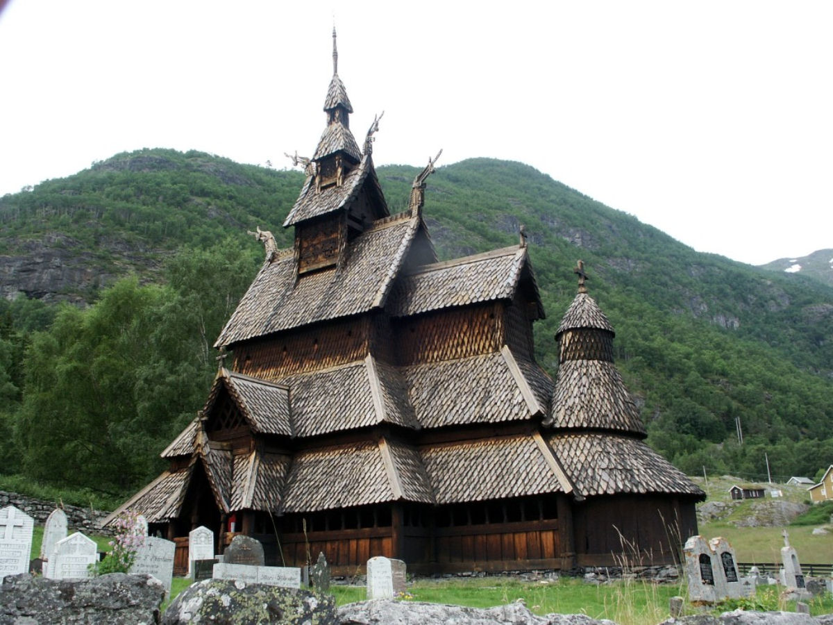 A bela igreja de madeira construída sem um único prego em Borgund, na Noruega 06