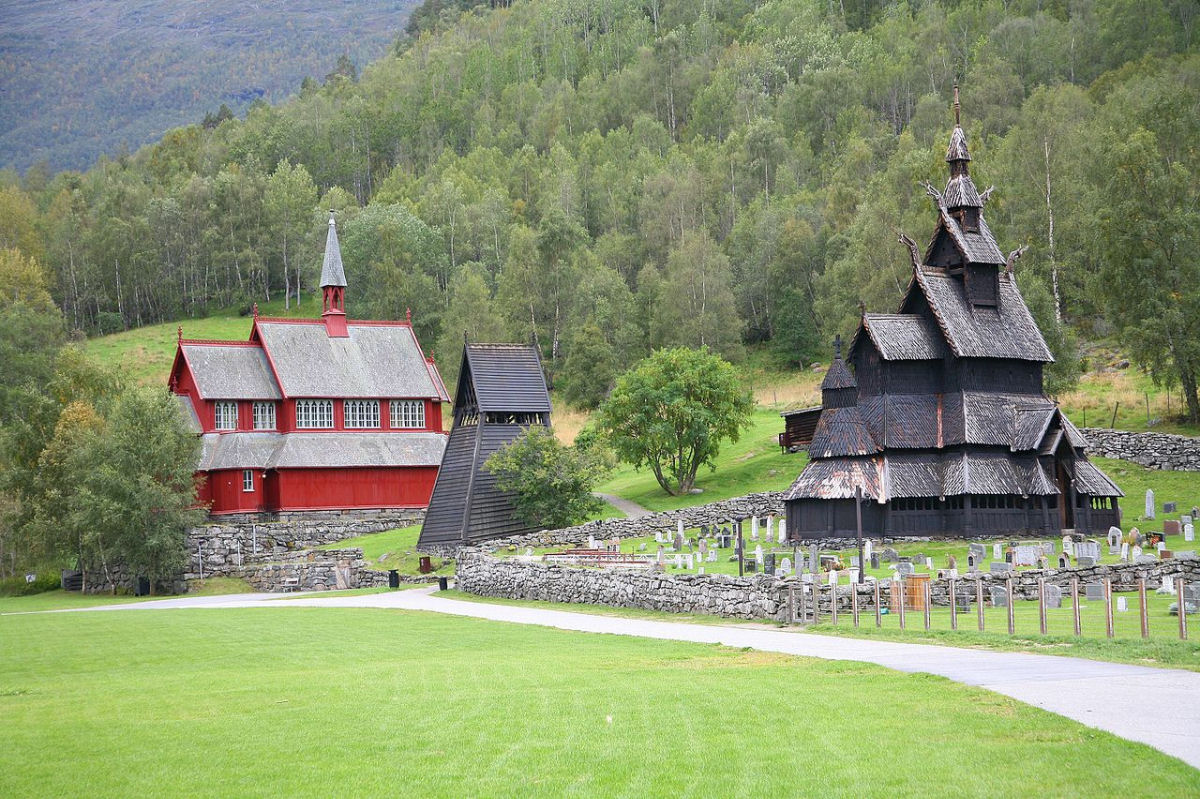 A bela igreja de madeira construída sem um único prego em Borgund, na Noruega 09