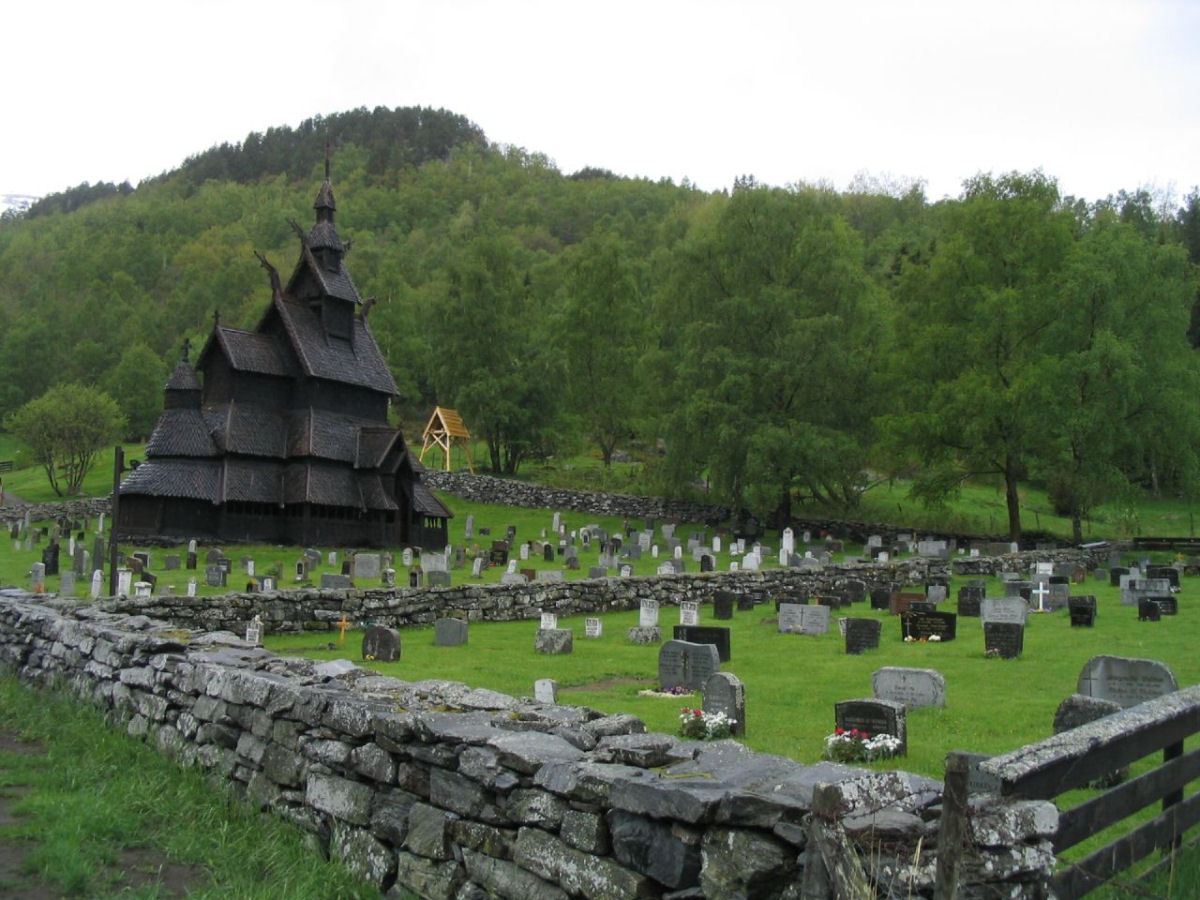 A bela igreja de madeira construída sem um único prego em Borgund, na Noruega 11