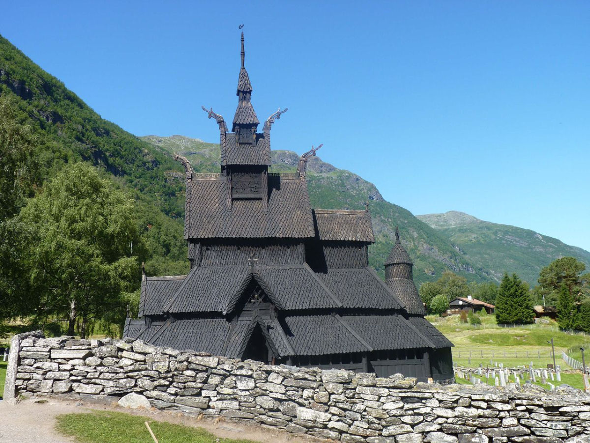 A bela igreja de madeira construída sem um único prego em Borgund, na Noruega 15