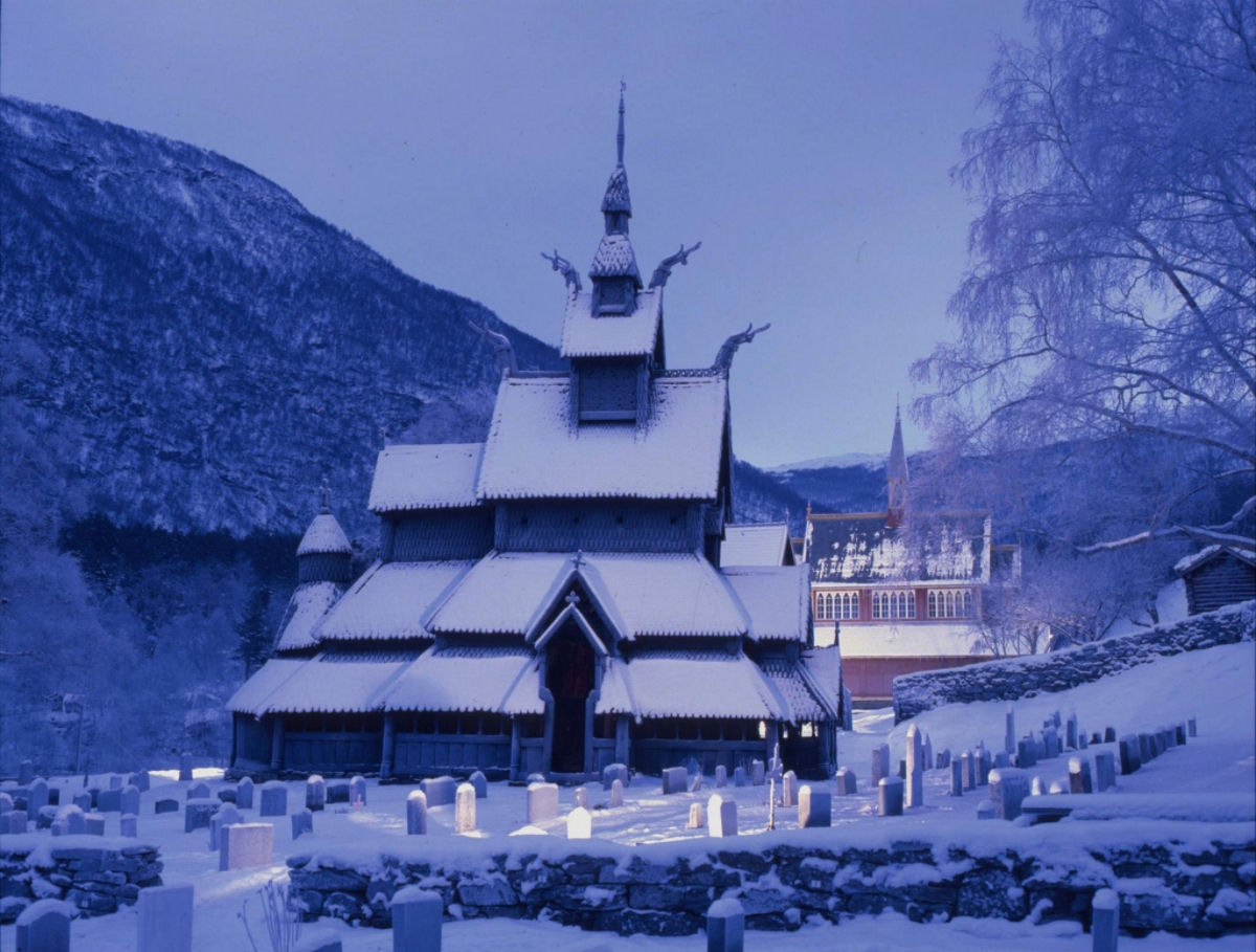 A bela igreja de madeira construída sem um único prego em Borgund, na Noruega 18