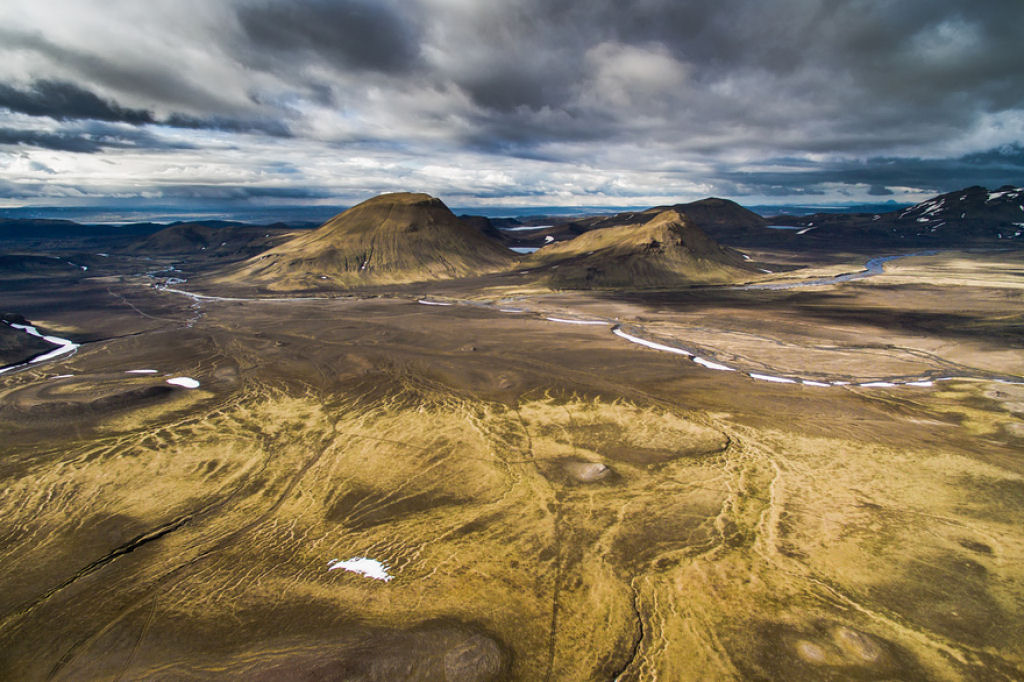 38 razões para visitar a Islândia com um Drone 17