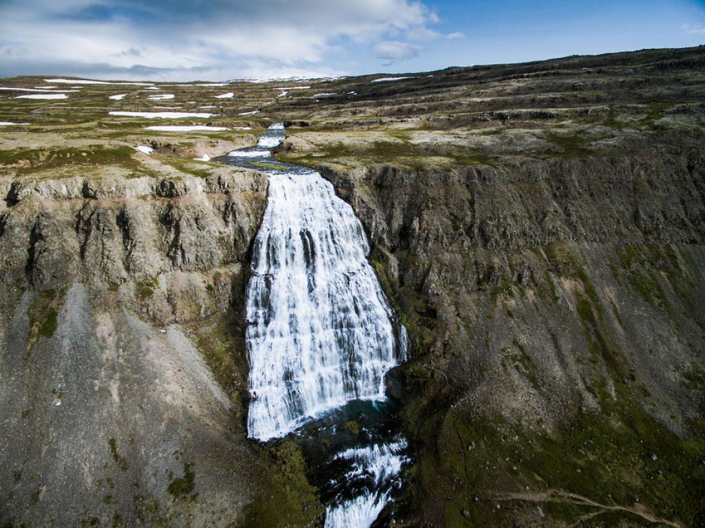 38 razões para visitar a Islândia com um Drone 18