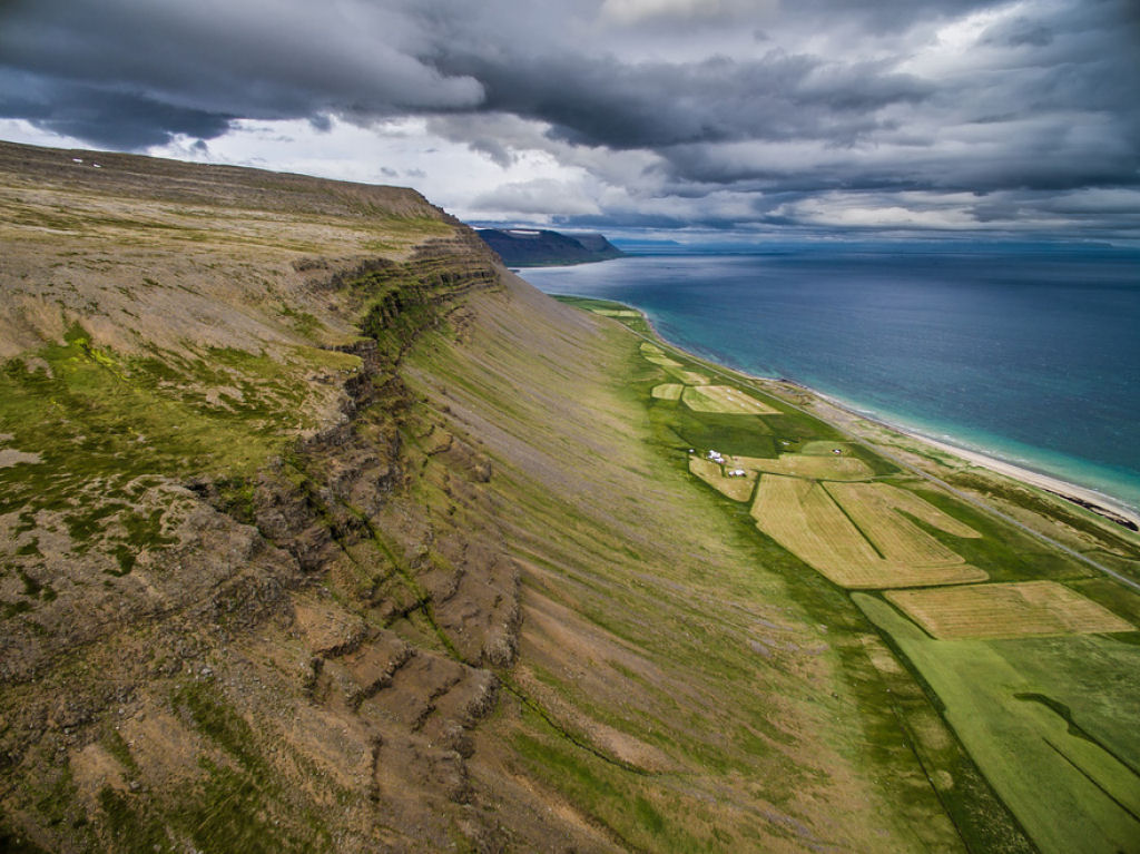38 razões para visitar a Islândia com um Drone 22