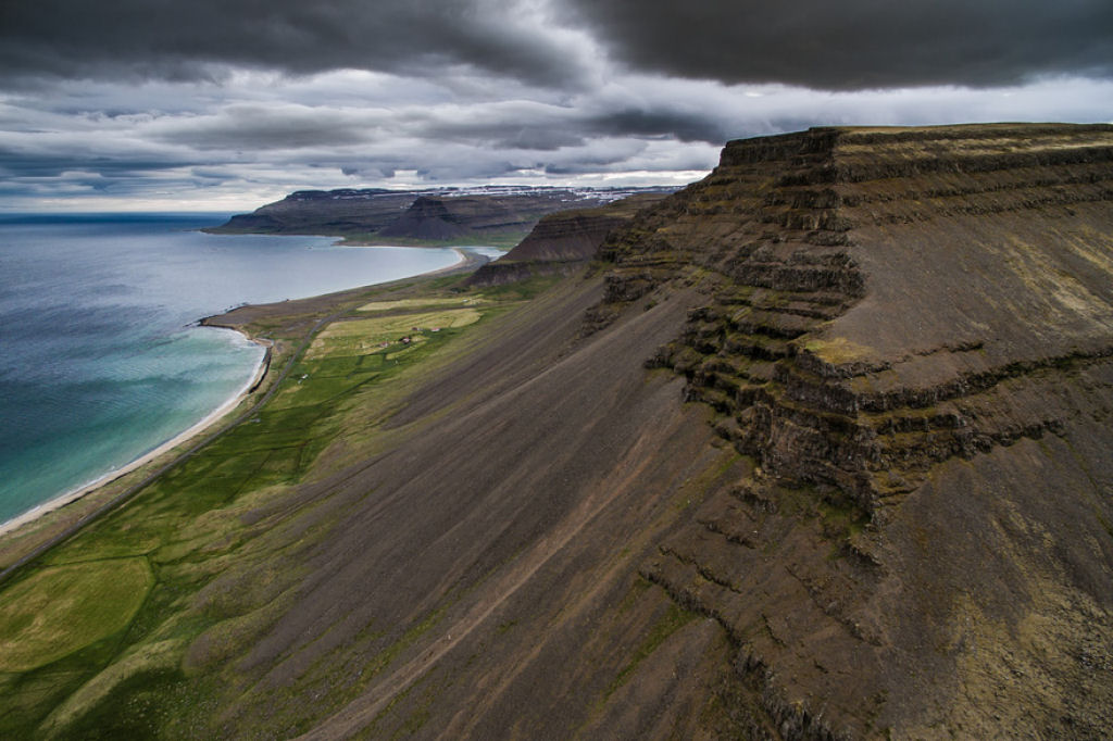 38 razões para visitar a Islândia com um Drone 23